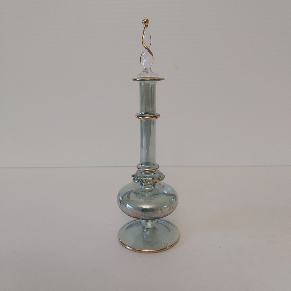 Parfum bottle with stopper